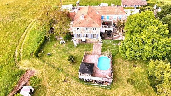 Maison de caractère 10 pièces avec piscine, dépendance et greniers aménageable (idéal gîtes) à SAINT SEVER (40)