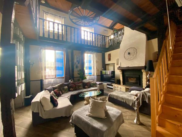 Maison de caractère 10 pièces avec piscine, dépendance et greniers aménageable (idéal gîtes) à SAINT SEVER (40)