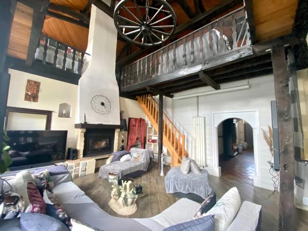 Maison de caractère 10 pièces avec piscine, dépendance et greniers aménageable (idéal gîtes) à SAINT SEVER (40)