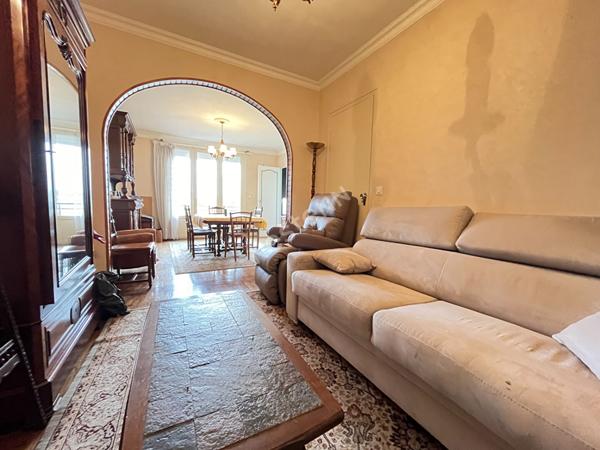 Hypercentre Chartres De Bretagne - Maison environ 85 m2 à rénover - Terrain 329m²