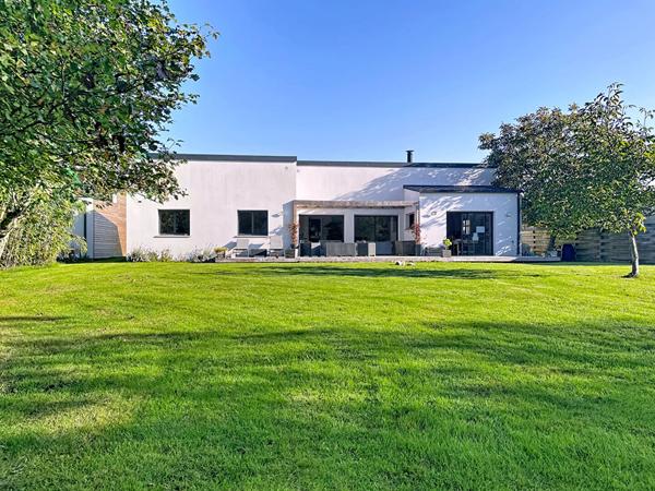 Superbe maison de plain pied à vendre à 900 m du bourg de Surzur