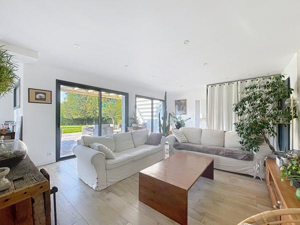 Superbe maison de plain pied à vendre à 900 m du bourg de Surzur