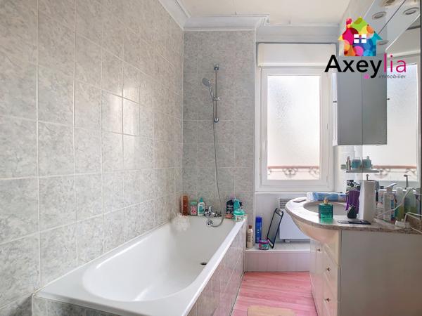 Digoin (71160) A VENDRE- DIGOIN- IMMEUBLE AVEC LOCAL COMMERCIAL ET APPARTEMENT