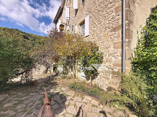 Nant (12230) À 1h20 de Montpellier // maison 6 pièces // garage // terrasse arborée