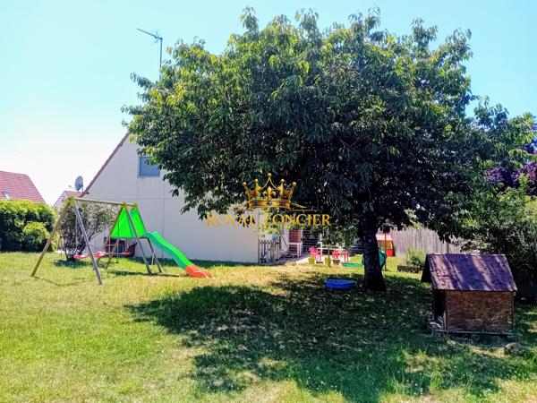 Vue sur le jardin et la terrasse arrière