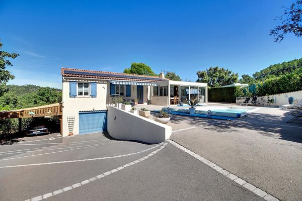 A VENDRE EN EXCLUSIVITÉ- Maison d'environ 120m2 à Vidauban- Terrain 1300m2,- piscine- cuisine d'été- garage - car port