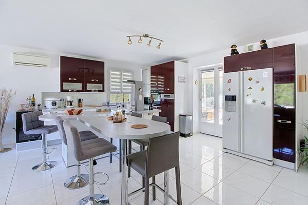 A VENDRE EN EXCLUSIVITÉ- Maison d'environ 120m2 à Vidauban- Terrain 1300m2,- piscine- cuisine d'été- garage - car port