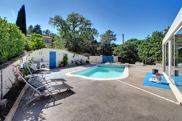 A VENDRE EN EXCLUSIVITÉ- Maison d'environ 120m2 à Vidauban- Terrain 1300m2,- piscine- cuisine d'été- garage - car port