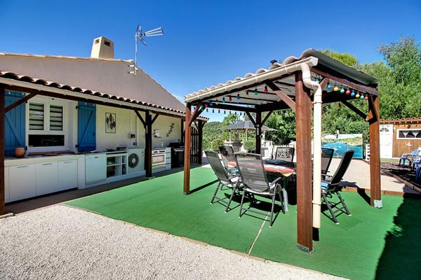 A VENDRE EN EXCLUSIVITÉ- Maison d'environ 120m2 à Vidauban- Terrain 1300m2,- piscine- cuisine d'été- garage - car port