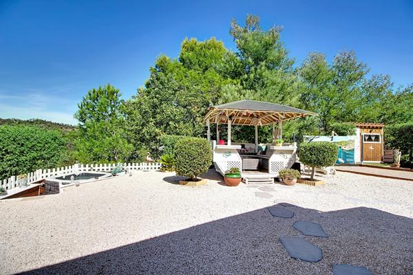 A VENDRE EN EXCLUSIVITÉ- Maison d'environ 120m2 à Vidauban- Terrain 1300m2,- piscine- cuisine d'été- garage - car port