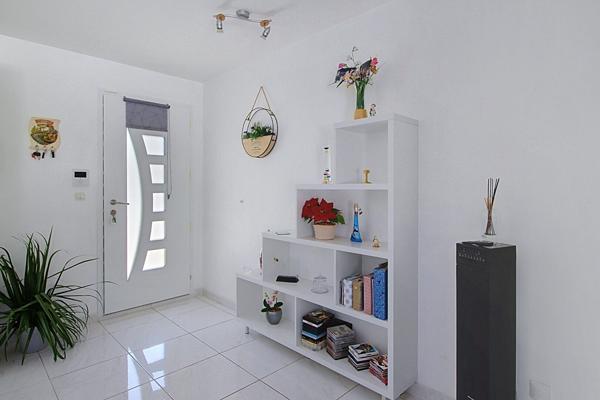 A VENDRE EN EXCLUSIVITÉ- Maison d'environ 120m2 à Vidauban- Terrain 1300m2,- piscine- cuisine d'été- garage - car port