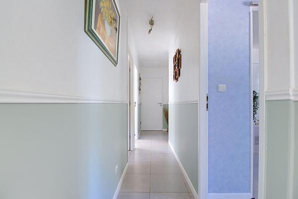 A VENDRE EN EXCLUSIVITÉ- Maison d'environ 120m2 à Vidauban- Terrain 1300m2,- piscine- cuisine d'été- garage - car port