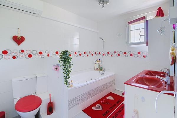 A VENDRE EN EXCLUSIVITÉ- Maison d'environ 120m2 à Vidauban- Terrain 1300m2,- piscine- cuisine d'été- garage - car port