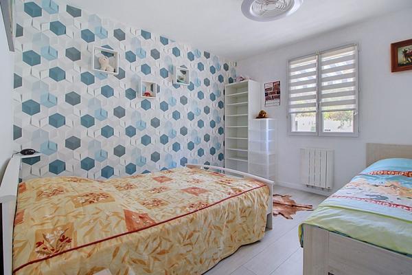 A VENDRE EN EXCLUSIVITÉ- Maison d'environ 120m2 à Vidauban- Terrain 1300m2,- piscine- cuisine d'été- garage - car port