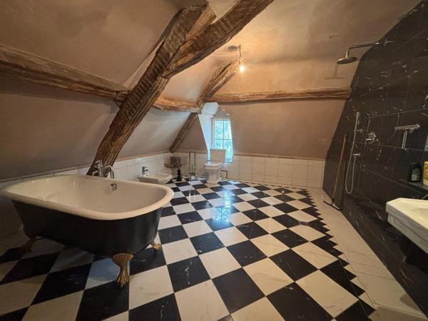 Propriété de caractère du XVIème siècle - Fort potentiel - Proche Vichy