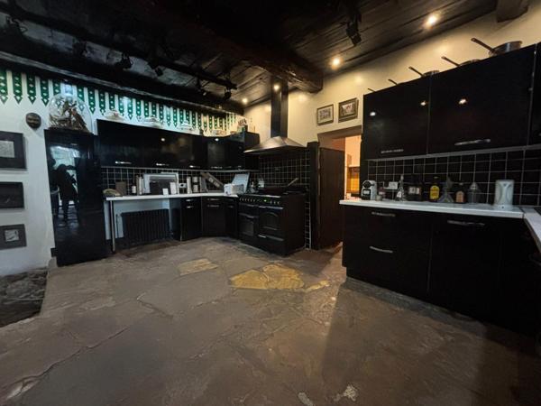 Propriété de caractère du XVIème siècle - Fort potentiel - Proche Vichy