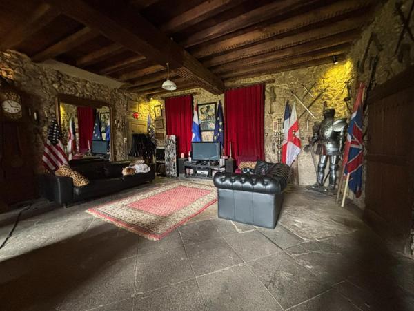 Propriété de caractère du XVIème siècle - Fort potentiel - Proche Vichy