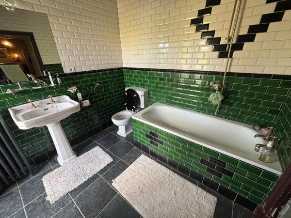 Propriété de caractère du XVIème siècle - Fort potentiel - Proche Vichy