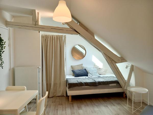 CHAMBRE DE 13.10 DANS APPARTEMENT DE 132 M² - MEUBLEE - TOUTE CHARGES COMPRISES