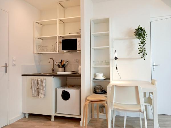 CHAMBRE DE 13.10 DANS APPARTEMENT DE 132 M² - MEUBLEE - TOUTE CHARGES COMPRISES