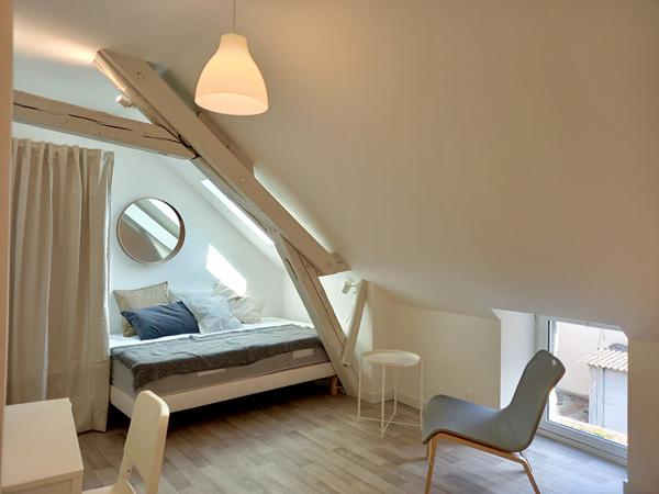 CHAMBRE DE 13.10 DANS APPARTEMENT DE 132 M² - MEUBLEE - TOUTE CHARGES COMPRISES