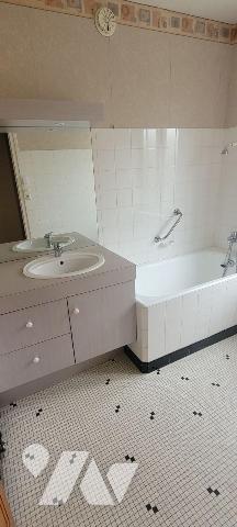 CROZON MORGAT - A proximité de la plage, maison traditionnelle bien tenue et comprenant une cui...