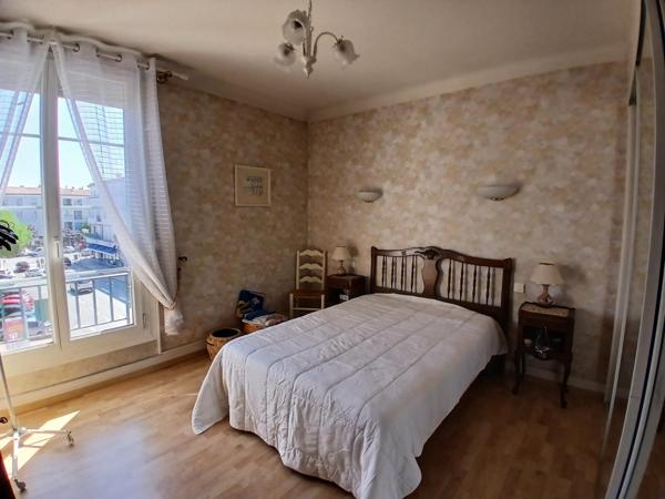 ROYAN 17200. Hyper centre, place Charles de Gaulle, bel appartement de 103 m² à 200m de la plage.