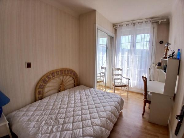 ROYAN 17200. Hyper centre, place Charles de Gaulle, bel appartement de 103 m² à 200m de la plage.