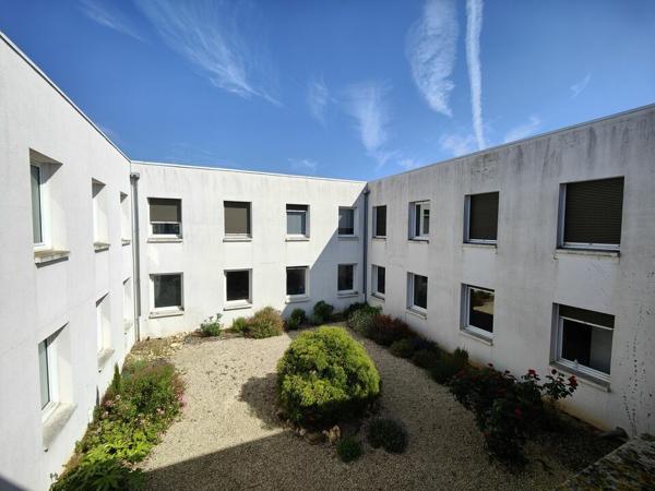 BUREAUX À LOUER 180 M² – POITIERS ZI RÉPUBLIQUE – ENTIÈREMENT RÉNOVÉS – PARKING