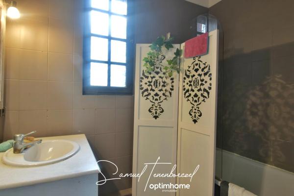 Maison néo-normande de caractère avec sous-sol et stationnement – Centre-ville de Lisieux