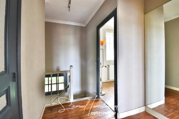 Maison néo-normande de caractère avec sous-sol et stationnement – Centre-ville de Lisieux