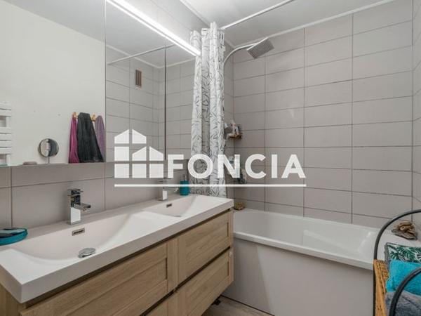 À vendre Appartement 5 pièces 105 m² - Marignane 13700