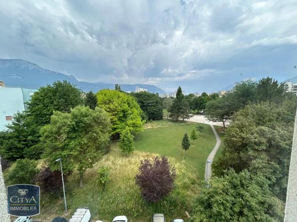 Appartement à louer 5 pièces 102m²