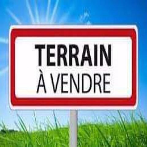 Terrain constructible de  249 m²