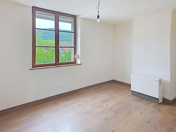 T3 de 75 m² avec jardin privatif, parking, garage et cave