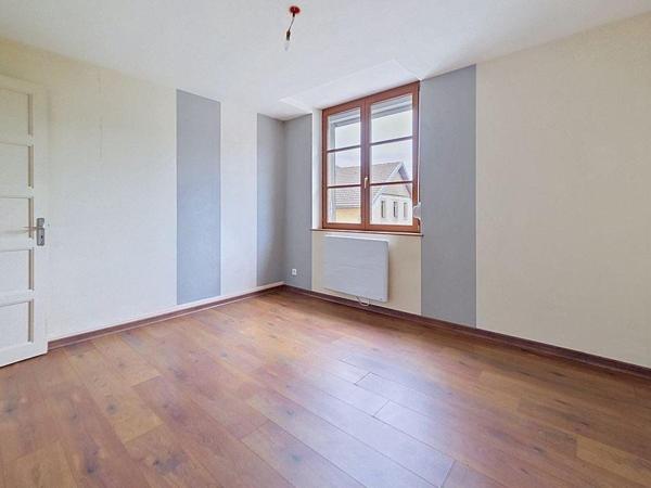 T3 de 75 m² avec jardin privatif, parking, garage et cave