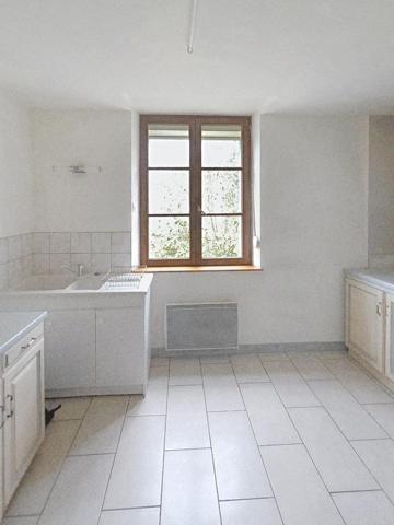 T3 de 75 m² avec jardin privatif, parking, garage et cave