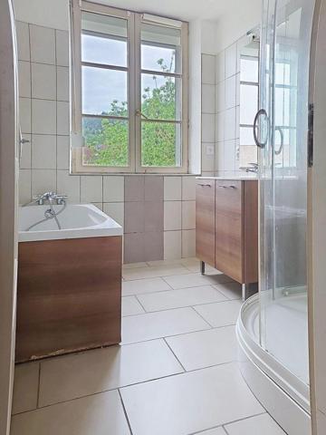 T3 de 75 m² avec jardin privatif, parking, garage et cave