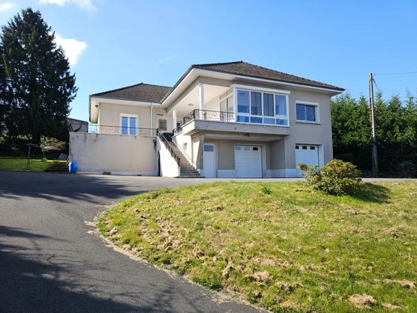 Maison à vendre 6 pièces sur 2 000 m² de terrain à PANISSIERES (42)