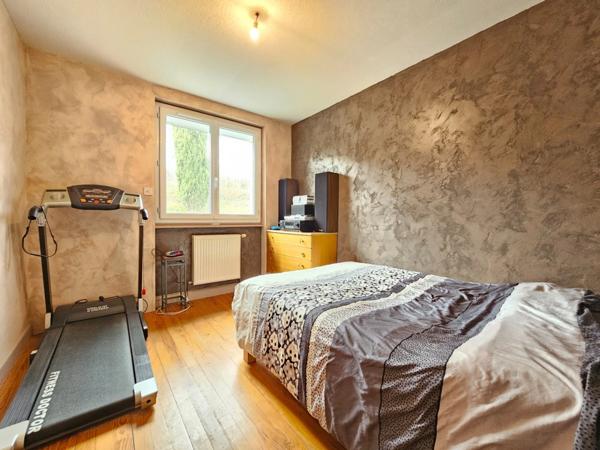 Maison à vendre 6 pièces sur 2 000 m² de terrain à PANISSIERES (42)