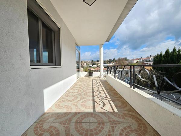 Maison à vendre 6 pièces sur 2 000 m² de terrain à PANISSIERES (42)