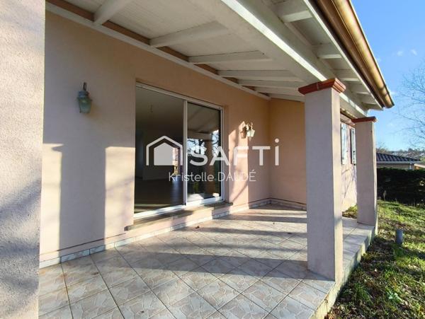 Maison de plain pied, trois chambres et garage attenant