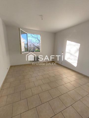 Maison de plain pied, trois chambres et garage attenant