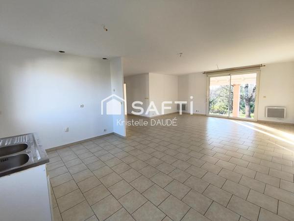 Maison de plain pied, trois chambres et garage attenant