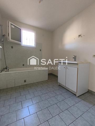 Maison de plain pied, trois chambres et garage attenant