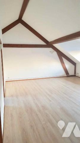 Appartement T3 (env. 40 m² habitables) au 2ème étage, situé à proximité du centre et des commodités