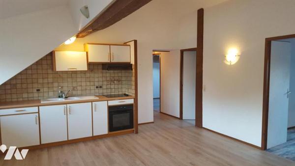 Appartement T3 (env. 40 m² habitables) au 2ème étage, situé à proximité du centre et des commodités