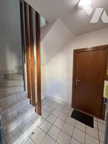 Appartement T3 (env. 40 m² habitables) au 2ème étage, situé à proximité du centre et des commodités