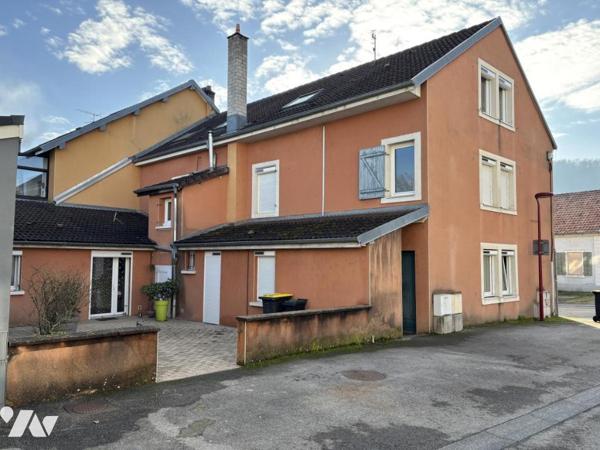 Appartement T3 (env. 40 m² habitables) au 2ème étage, situé à proximité du centre et des commodités