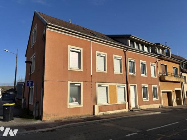 Appartement T3 (env. 40 m² habitables) au 2ème étage, situé à proximité du centre et des commodités